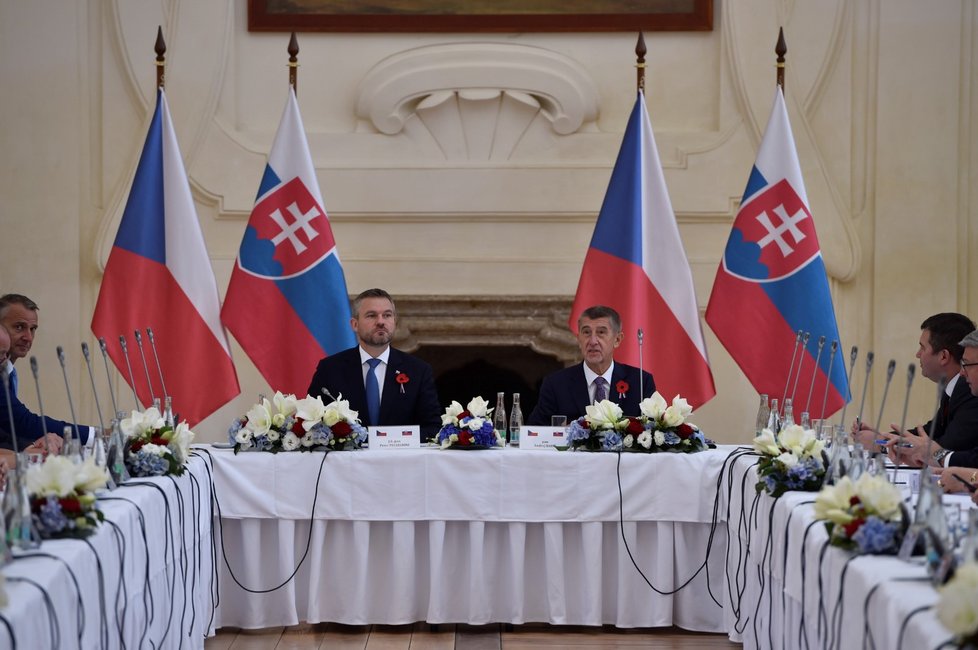 Společné jednání českých a slovenských ministrů na zámku Valtice