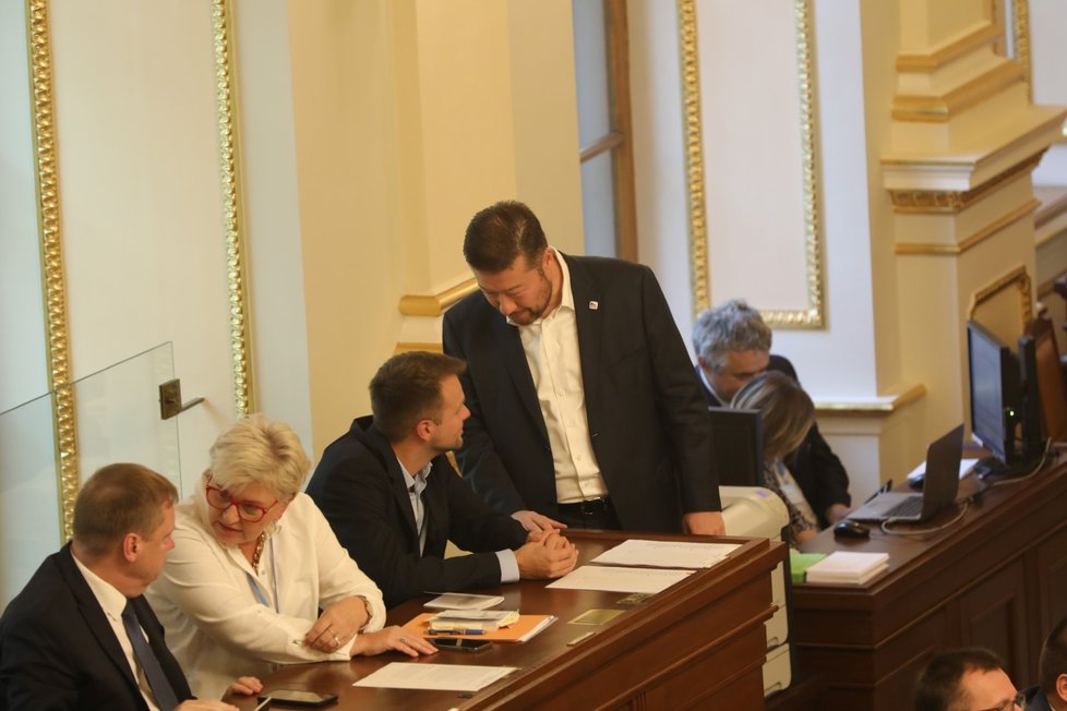Schůze Sněmovny: Opozice vyvolala hlasování o vyslovení nedůvěry vládě (1.9.2022)