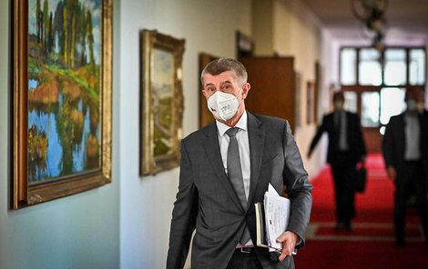 Premiér Andrej Babiš (ANO) před jednáním vlády. (10.5.2021)