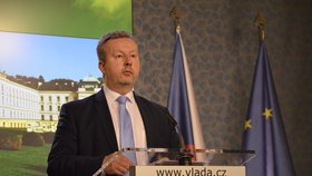 Ministr životního prostředí Richard Brabec (ANO) na  tiskové konferenci na Úřadě vlády (9.12.2019)