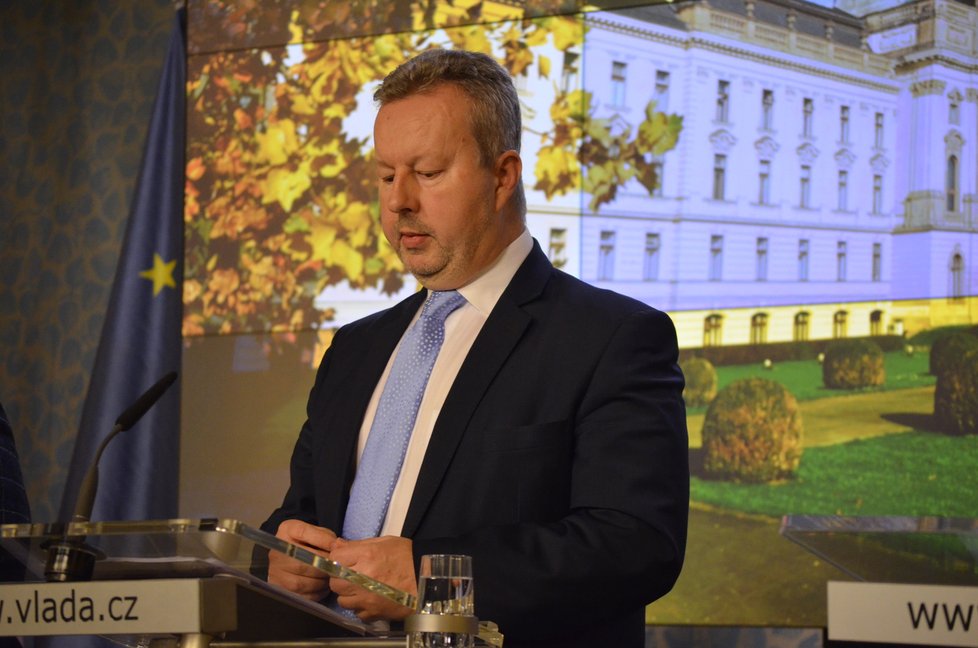 Ministr životního prostředí Richard Brabec (ANO) na  tiskové konferenci na Úřadě vlády (9. 12. 2019)