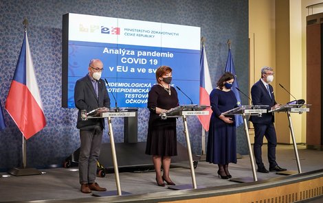 Jednání vlády (11. 1. 2021): Zleva Jan Blatný, Alena Schillerová (oba za ANO), Jana Maláčová (ČSSD) a Karel Havlíček (za ANO)
