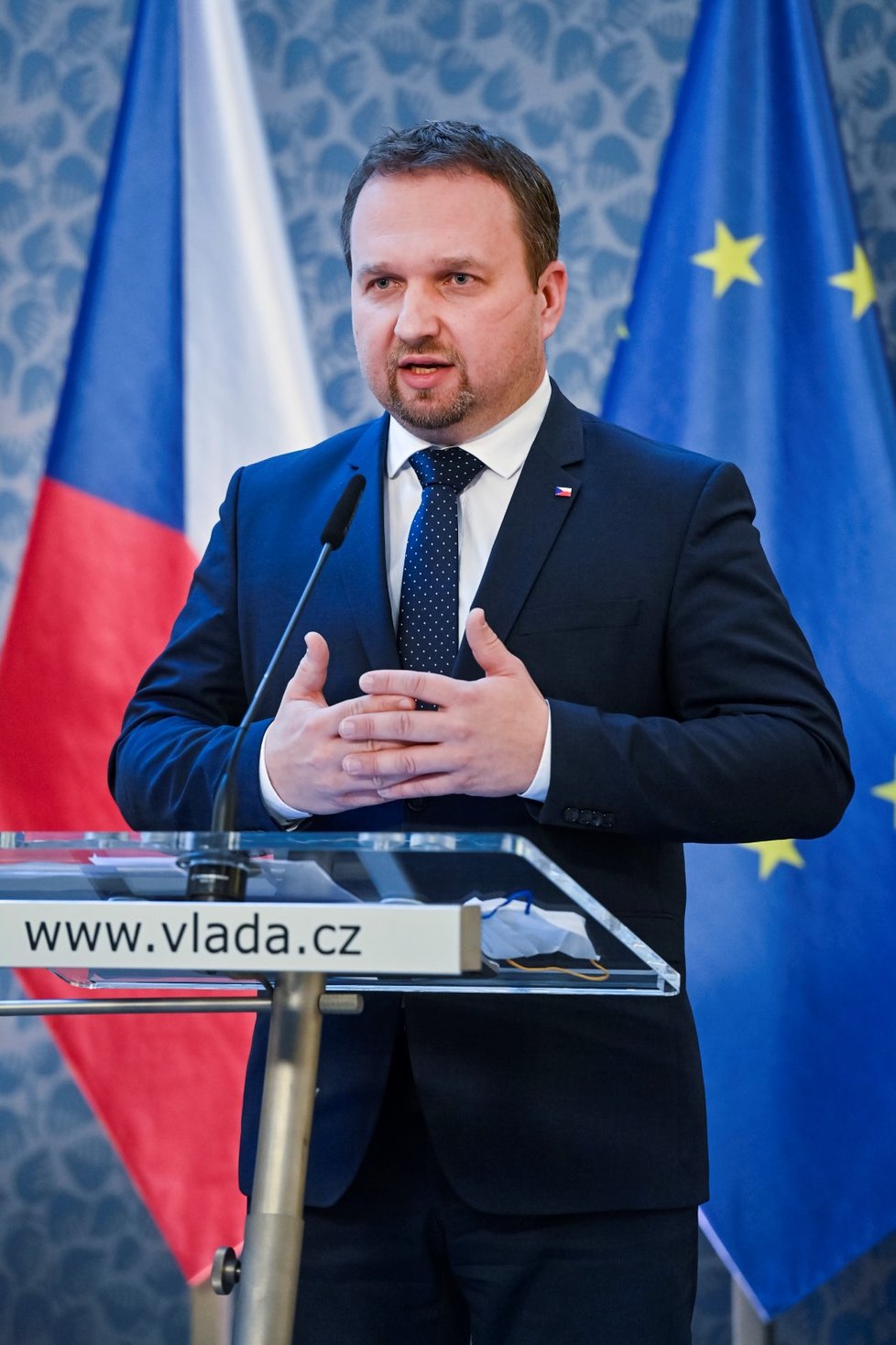 Ministr práce a sociálních věcí Marian Jurečka vystoupil na tiskové konferenci po schůzi vlády. (9. 3. 2022)