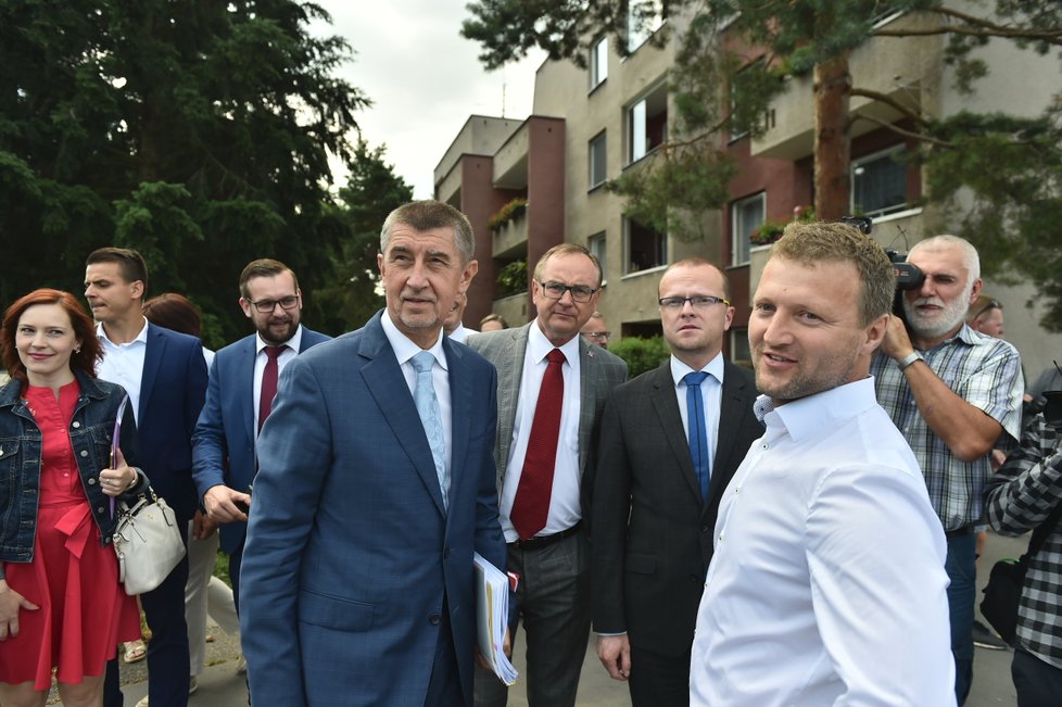 Andrej Babiš (ANO) s hejtmanem Pardubického kraje Martinem Netolickým (ČSSD) při návštěvě kraje