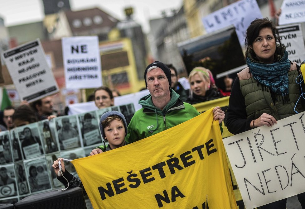 Zastánci zachování těžebních limitů při příjezdu Sobotkovy vlády do Ústí