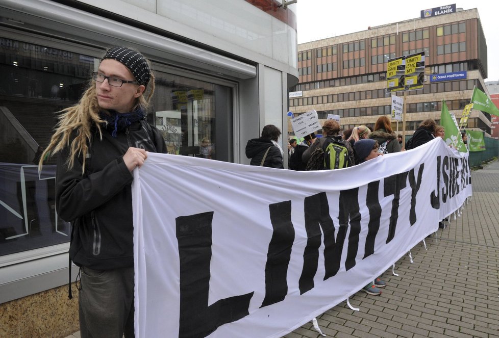 Zastánci zachování těžebních limitů při příjezdu Sobotkovy vlády do Ústí