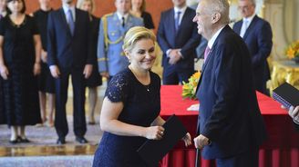 Zeman jmenoval druhou Babišovu vládu. Poche zůstal mimo hru, zahraničí povede Hamáček