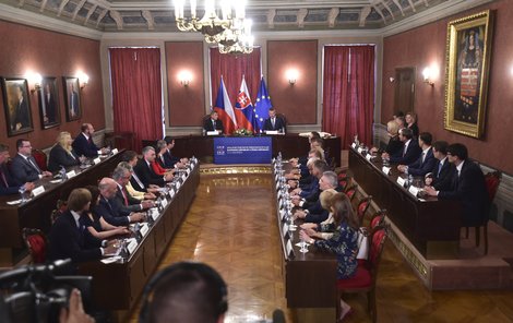 Slovenská a česká vláda měly včera společné jednání v Košicích.