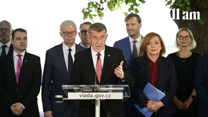 Nový zákon může usnadnit odvolávání vedoucích státních úředníků a posílit vliv politiků. Nový zákon může usnadnit odvolávání vedoucích státních úředníků a posílit vliv politiků.