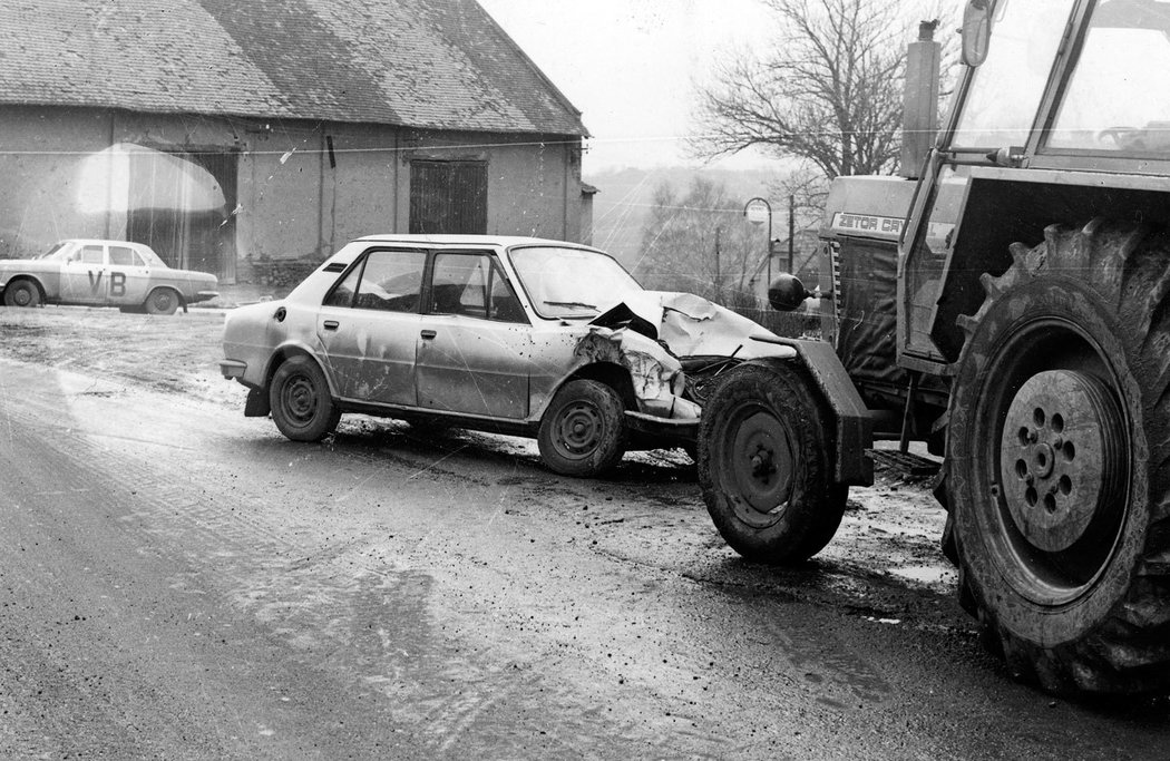 Jedinou nehodu v běžném provozu měl s prototypovou Škodou 120 vyrobenou z tenčích plechů, což se nakonec do série nedostalo. Na mazlavém blátě jej nezachránily ani kultovní zimní pneumatiky Barum OR32.