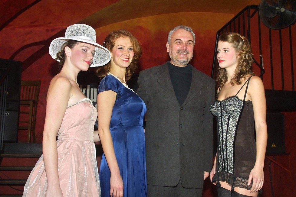Vladimír Čech a ženy, to bylo velké životní téma televizního &#34;milionáře&#34; (Na snímku na výstavě Roberta Vana v roce 2004)