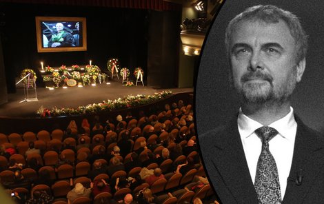 Posledního rozloučení se zúčastnili zejména kolegové zesnulého Vladimíra Čecha.
