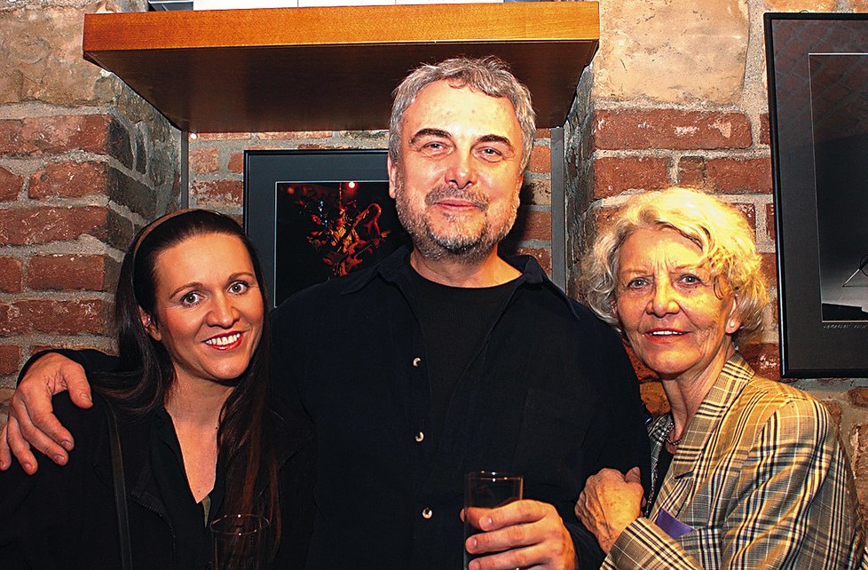 Vladimír Čech s manželkou Miladou a maminkou Hedou Čechovou