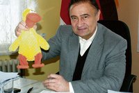 Dryml skupuje dluhy nemocnic a chce je poslat do konkurzu!