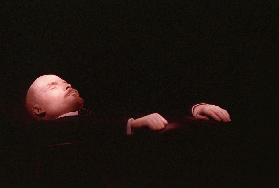 Tělo Lenina v mauzoleu