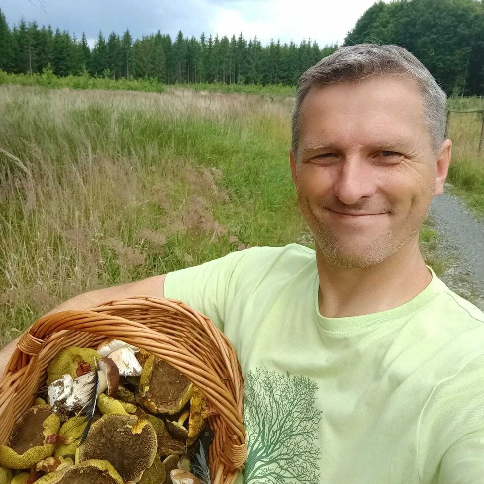 Vladimír Kořen se chlubí houbařskými úspěchy.