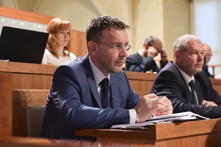 Ministr dopravy Vladimír Kremlík (za ANO) 14. června 2019 v Senátu na veřejném slyšení o potřebnosti vodního koridoru Dunaj - Odra - Labe.