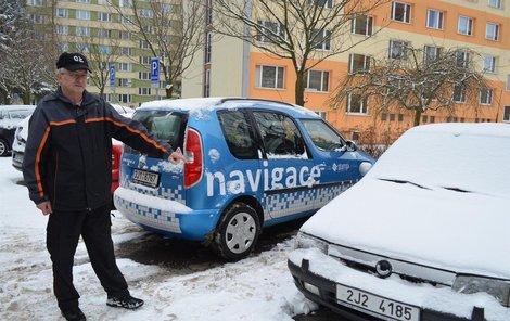 Invalidní důchodce Vladimír Kysela si stěžuje, že přišel o vyhrazené parkování.