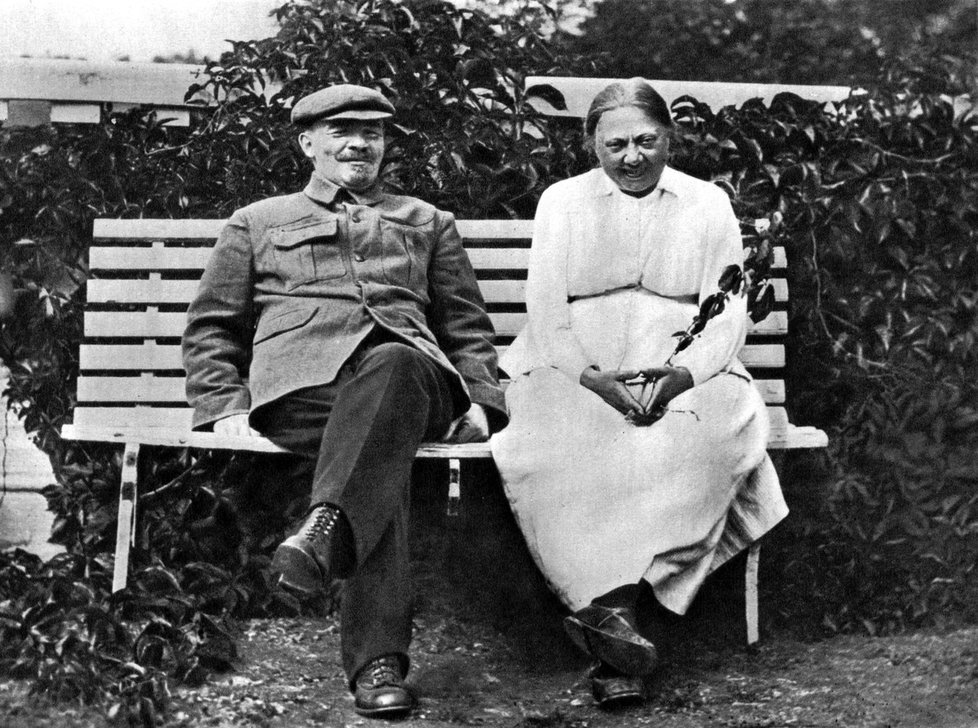 Naděžda Krupská s Leninem