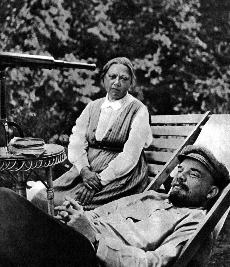 Naděžda Krupská s Leninem