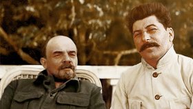 Stalin byl Leninovou pravou rukou, spekuluje se ovšem, že možná Lenina otrávil.