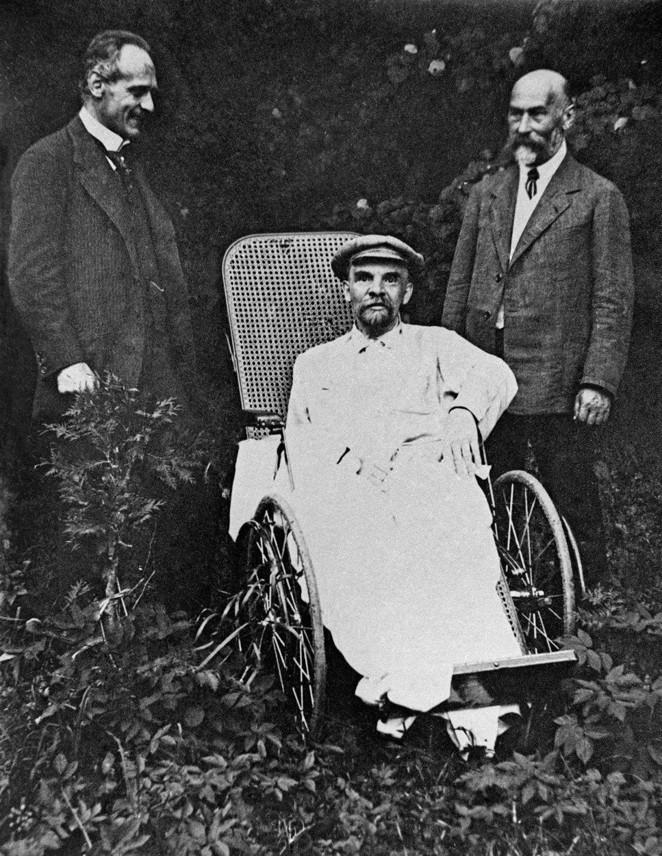 Lenin byl ke konci života odkázán na invalidní vozík
