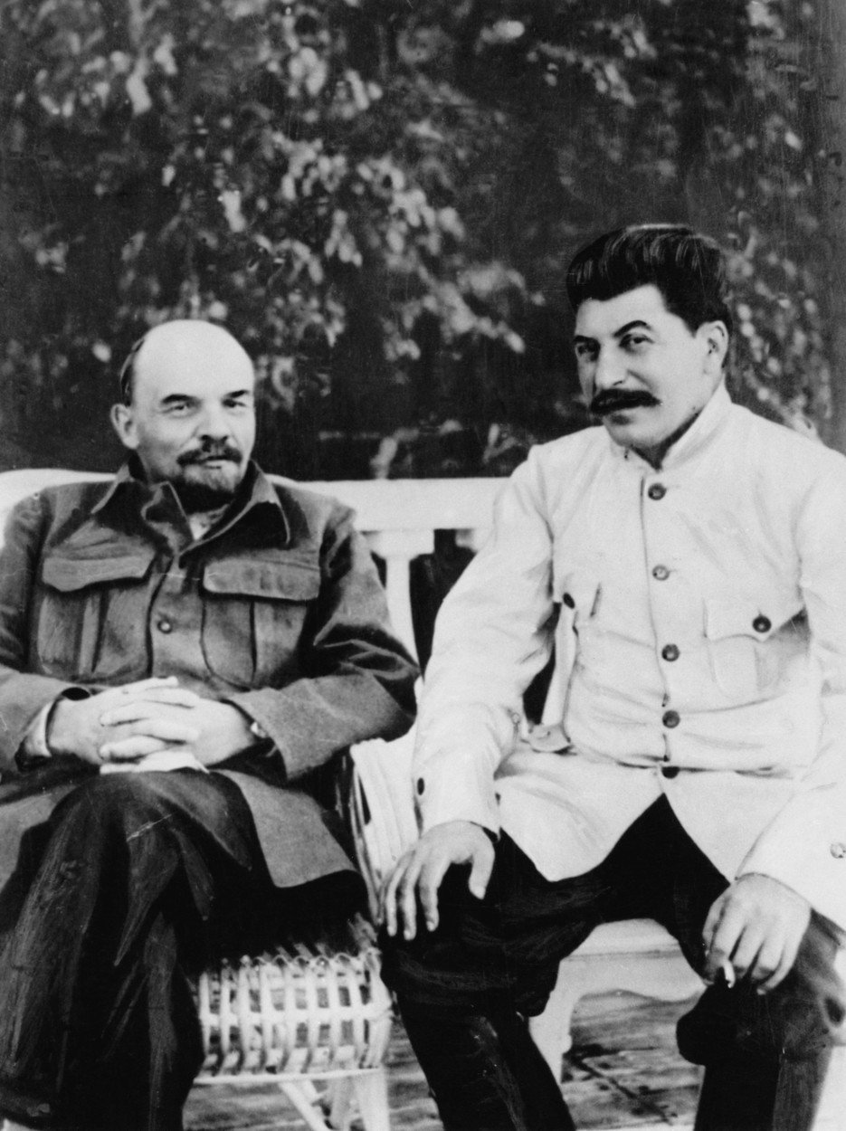 Stalin byl Leninovou pravou rukou, spekuluje se ovšem, že možná Lenina otrávil
