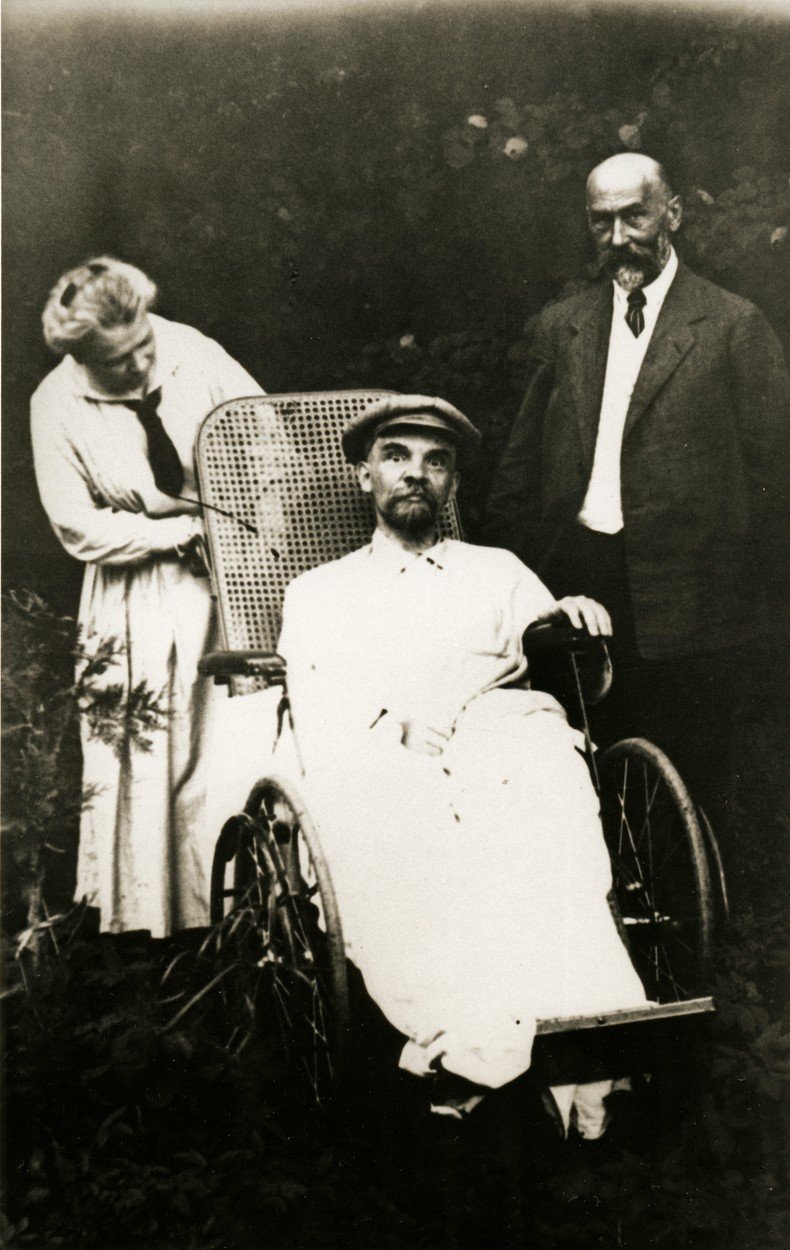 Lenin byl ke konci života odkázán na invalidní vozík
