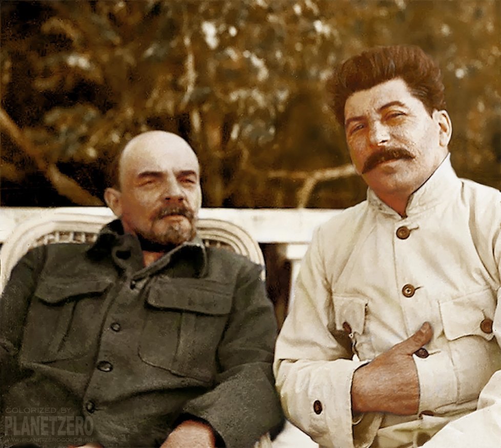 Stalin byl Leninovou pravou rukou, spekuluje se ovšem, že možná Lenina otrávil.