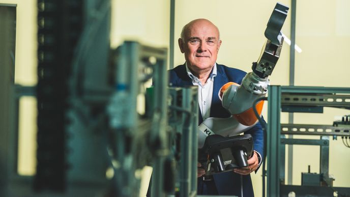 Vladimír Mařík, vědec, zakladatel a vědecký ředitel Českého institutu informatiky, robotiky a kybernetiky Českého vysokého učení technického v Praze Vladimír Mařík, vědec, zakladatel a vědecký ředitel Českého institutu informatiky, robotiky a kybernetiky Českého vysokého učení technického v Praze