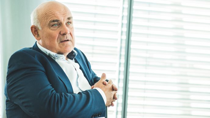 Vladimír Mařík, zakladatel CertiConu a jeho dosavadní většinový vlastník. Mařík je zároveň předním českým expertem na kybernetiku, robotiku a umělou inteligenci. Vladimír Mařík, zakladatel CertiConu a jeho dosavadní většinový vlastník. Mařík je zároveň předním českým expertem na kybernetiku, robotiku a umělou inteligenci.