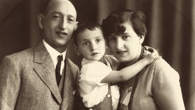 Vladimír Munk s rodiči Karlem a Hermínou. Oba zahynuli v Osvětimi.