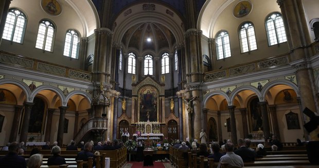Česko se loučí s Vladimírem Páralem (†93): Smuteční obřad probíhá v jeho milovaném městě