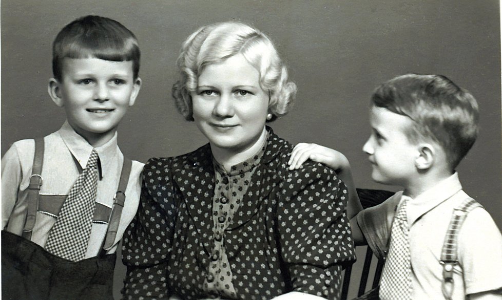 S maminkou Ludmilou a starším bratrem Bohuslavem