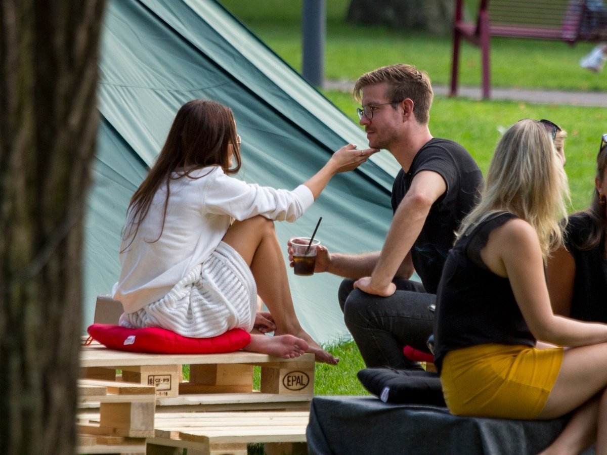 Vladimír Polívka byl hostem zlínského filmového festivalu pro děti. Doprovod mu dělala jeho nová přítelkyně. 