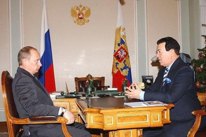 Vladimir Putin a zpěvák Kobzon Vladimir Putin a zpěvák Kobzon