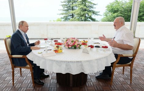 Běloruský prezident Alexandr Lukašenko se v Soči setkal s ruským prezidentem Vladimirem Putinem (9.6.2023)
