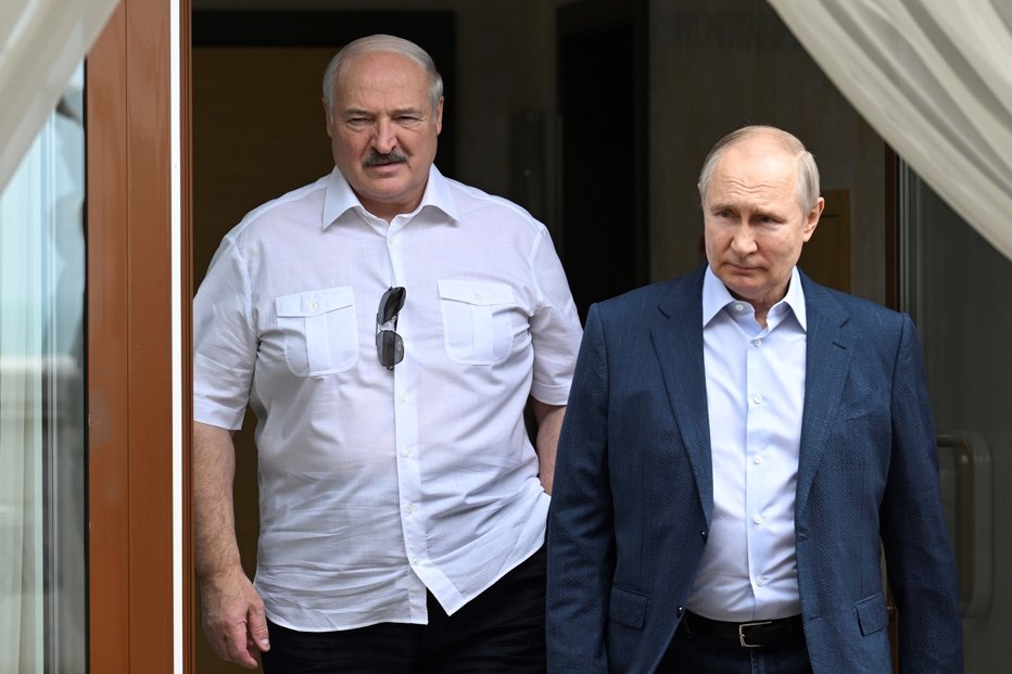 Vladimir Putin aAlexandr Lukašenko během jednání v černomořském letovisku Soči