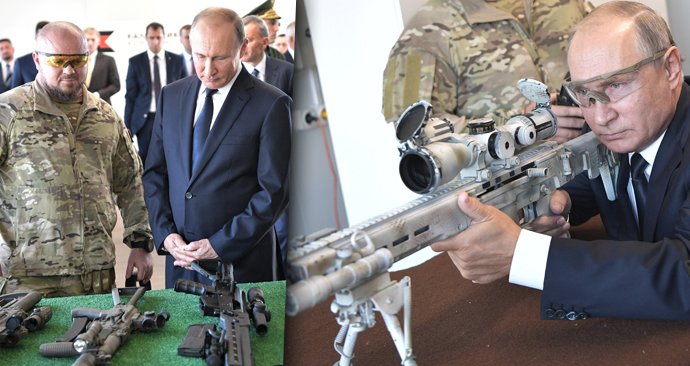 Ruský prezident Vladimir Putin otestoval nový kalašnikov.