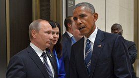USA vypověděly 35 ruských diplomatů kvůli hackerským útokům. Na snímku prezidenti Vladimir Putin a Barack Obama.