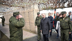Vladimir Putin vyrazil do Chersonské oblasti (duben 2023).