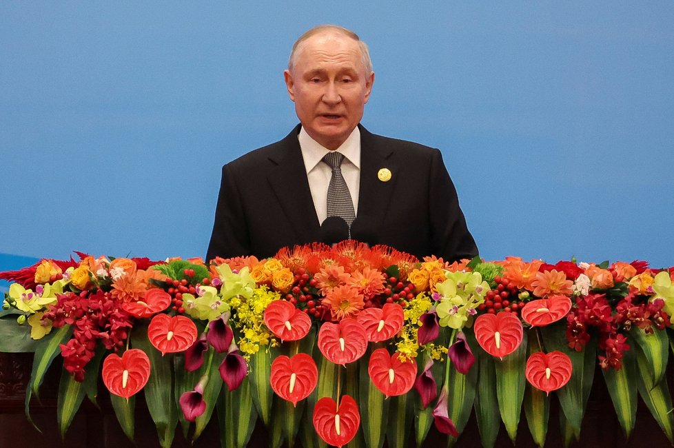 Putin v Číně: Sešel se s prezidentem Si Ťin-pchingem a vystoupil na summitu k nové Hedvábné stezce (18.10.2023).