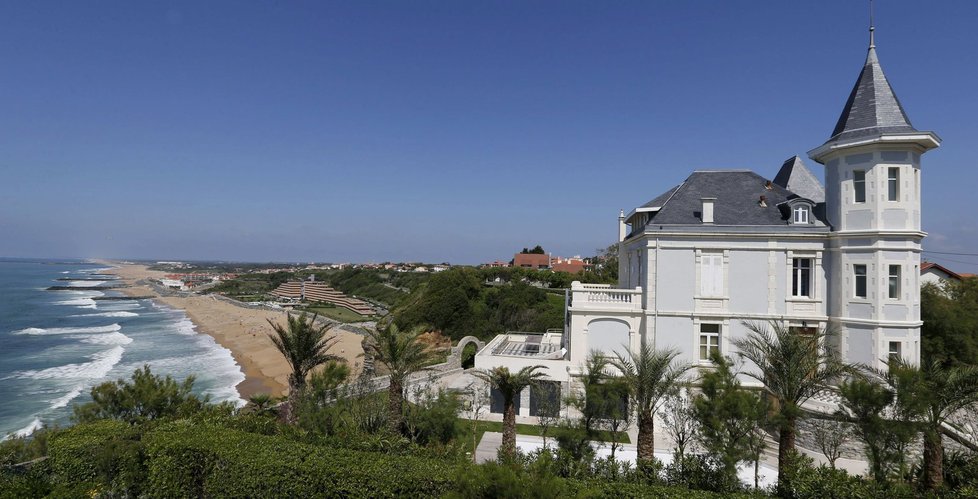 Tuhle vilu ve francouzském Biarritzu prý vlastní ruský boháč Kirill Šamalov