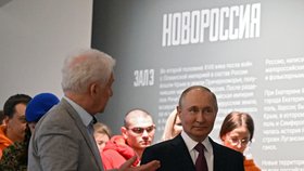Putin na Den národní jednoty vyrazil v Moskvě na výstavu o Rusk ua Ukrajině (4.11.2022)
