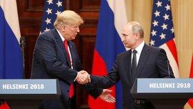 „Studená válka je věcí minulosti.“ Putin s Trumpem narovnávali vztahy mezi Ruskem a USA.