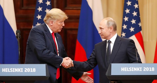 Trumpa kvůli Putinovi kritizují v Americe i republikáni. Nedokázal se mu prý postavit na summitu