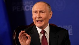 Putin během summitu na Aljašce