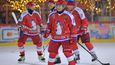 Vladimir Putin při hokeji pod širým nebem: Zahrál si na Rudém náměstí v Moskvě (25.12.2019)