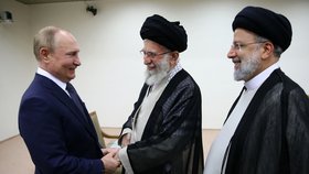 Vladimir Putin s ajatolláhem Chameneím aiíránským prezidentem Raísím