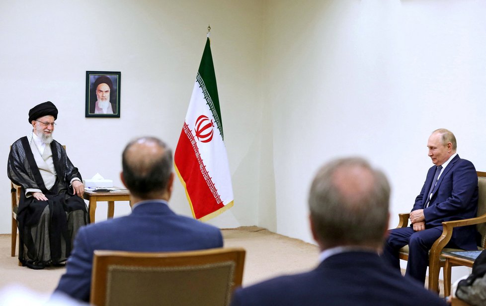 Vladimir Putin v Íránu: S ajatolláhem Chameneím (19. 7. 2022)